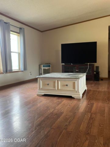 3325 SW Center Road, Columbus, KS 66725