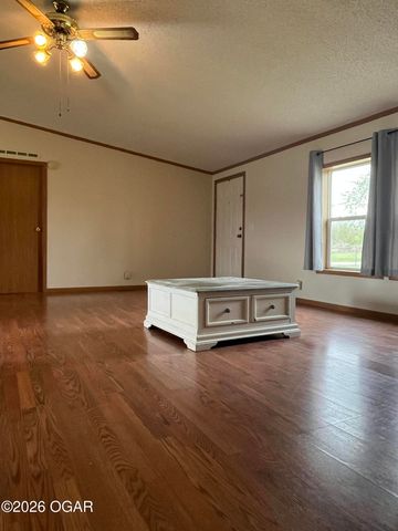 3325 SW Center Road, Columbus, KS 66725