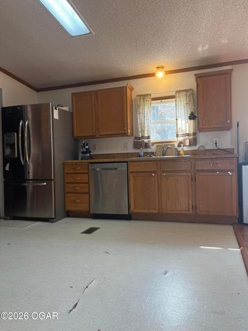 3325 SW Center Road, Columbus, KS 66725