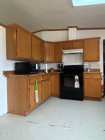 3325 SW Center Road, Columbus, KS 66725