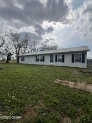 3325 SW Center Road, Columbus, KS 66725
