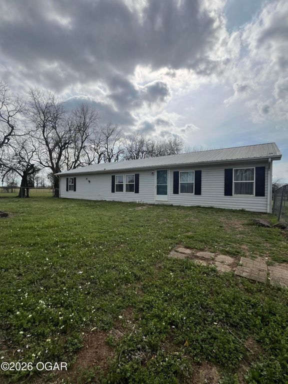 3325 SW Center Road, Columbus, KS 66725