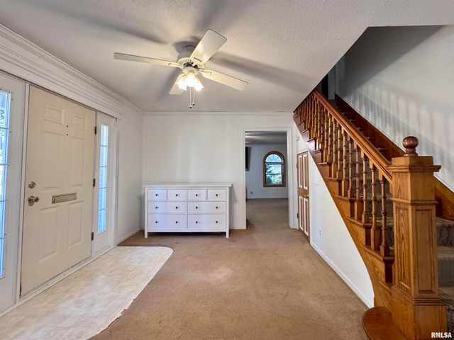 2711 N 2ND Street, Clinton, IA 52732