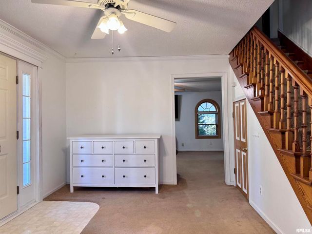 2711 N 2ND Street, Clinton, IA 52732