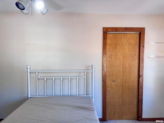 2711 N 2ND Street, Clinton, IA 52732