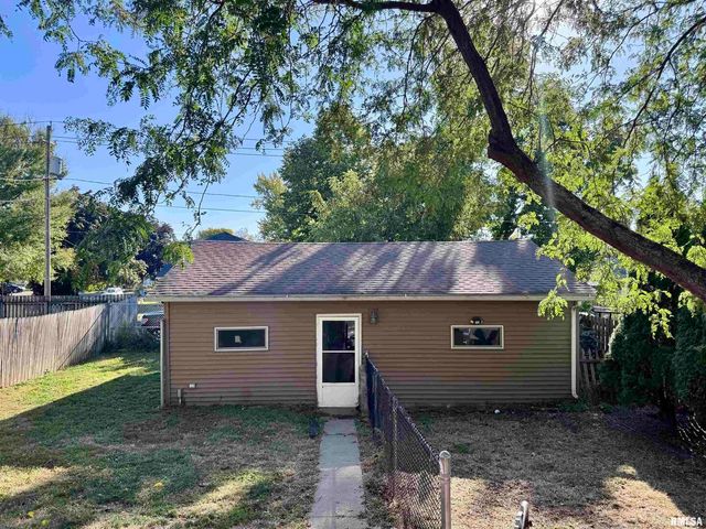 2711 N 2ND Street, Clinton, IA 52732