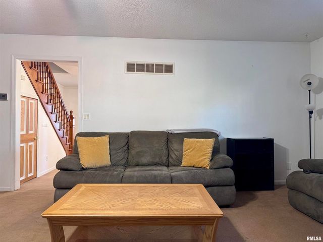 2711 N 2ND Street, Clinton, IA 52732