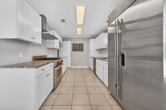 2215 Shady Meadow Court, Arlington, TX 76013