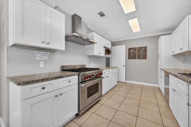 2215 Shady Meadow Court, Arlington, TX 76013