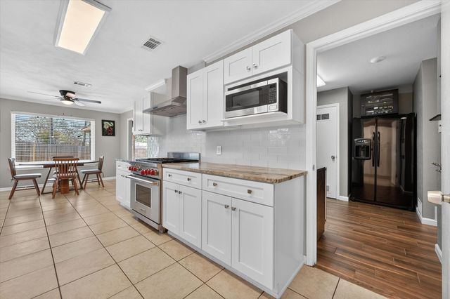 2215 Shady Meadow Court, Arlington, TX 76013