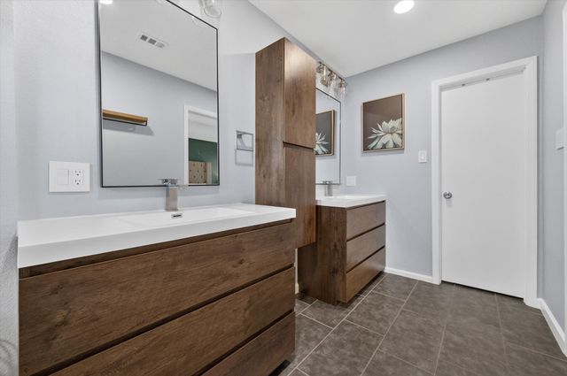 2215 Shady Meadow Court, Arlington, TX 76013