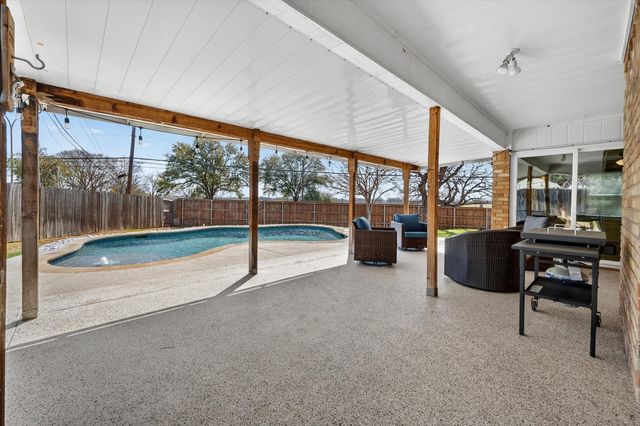 2215 Shady Meadow Court, Arlington, TX 76013