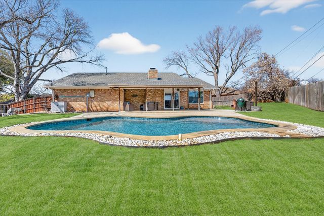 2215 Shady Meadow Court, Arlington, TX 76013