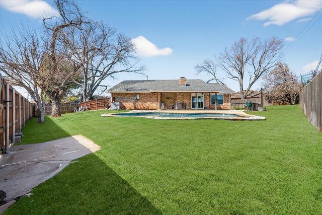 2215 Shady Meadow Court, Arlington, TX 76013