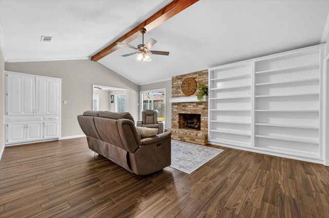 2215 Shady Meadow Court, Arlington, TX 76013