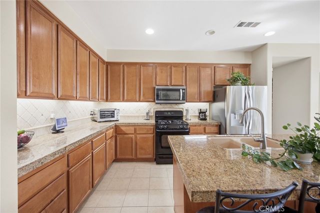 1198 Oasis Court, San Jacinto, CA 92582