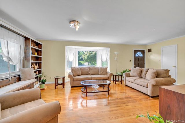 12 Compass Court, Huntington, NY 11743