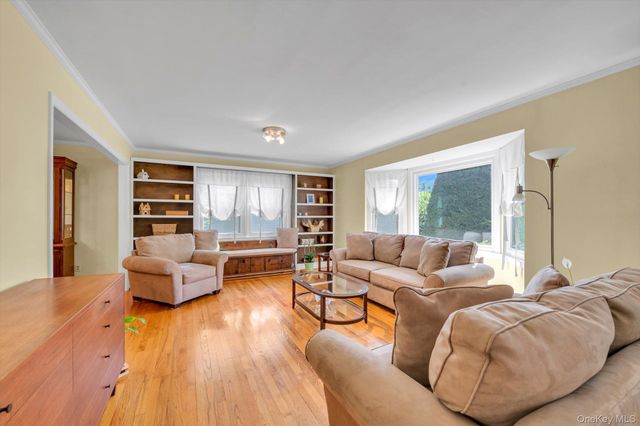 12 Compass Court, Huntington, NY 11743