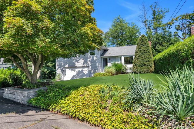 12 Compass Court, Huntington, NY 11743
