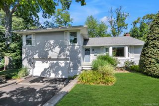 12 Compass Court, Huntington, NY 11743