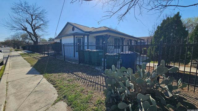 3902 W Salinas, San Antonio, TX 78207