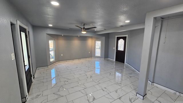 3902 W Salinas, San Antonio, TX 78207