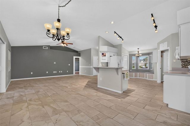 706 HIGHLAND CREST LOOP, Lake Wales, FL 33853
