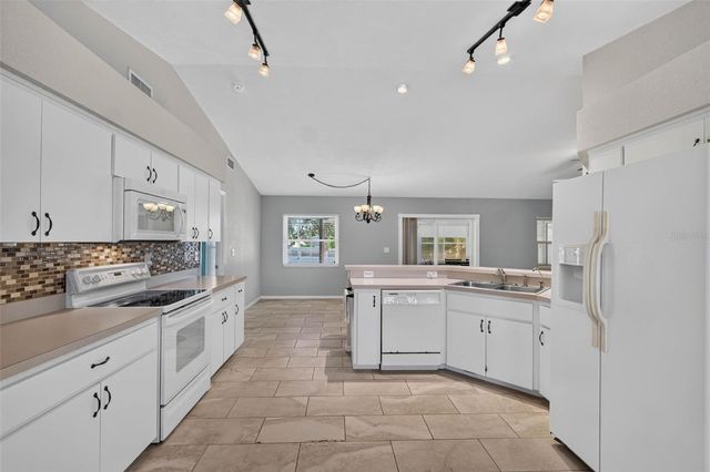 706 HIGHLAND CREST LOOP, Lake Wales, FL 33853
