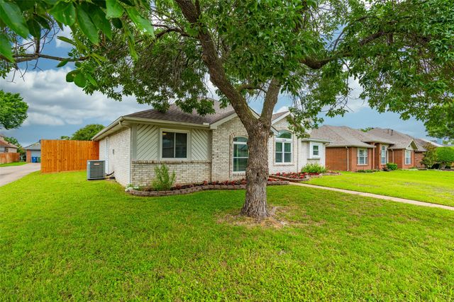 7129 Dee Cole Drive, The Colony, TX 75056