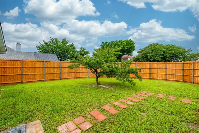 7129 Dee Cole Drive, The Colony, TX 75056