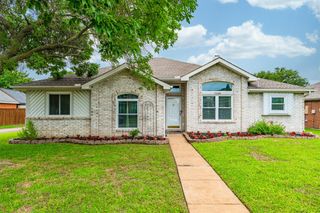 7129 Dee Cole Drive, The Colony, TX 75056