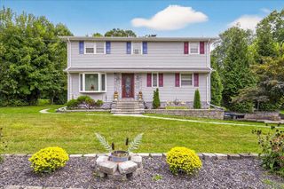 11 Merriewold Lane N, Monroe, NY 10950