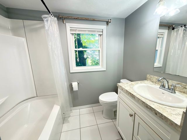 2 Annaberry Lane 1A, Auburn, MA 01501