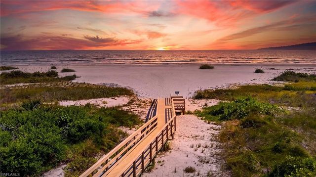 1919 Olde Middle Gulf DR 102, Sanibel, FL 33957