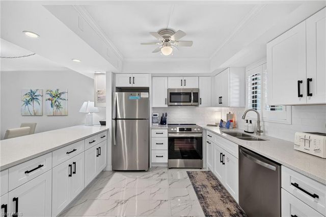 1919 Olde Middle Gulf DR 102, Sanibel, FL 33957