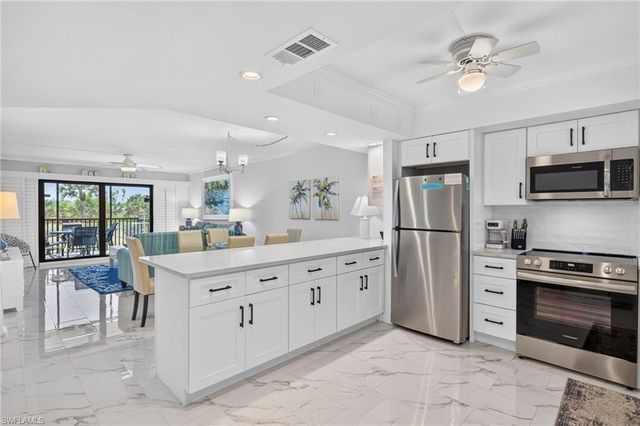 1919 Olde Middle Gulf DR 102, Sanibel, FL 33957