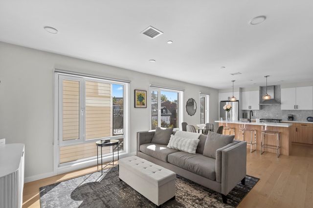 457 W Broadway 411, Boston, MA 02127