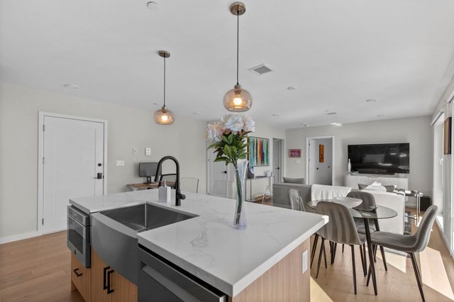 457 W Broadway 411, Boston, MA 02127