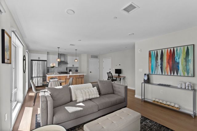 457 W Broadway 411, Boston, MA 02127