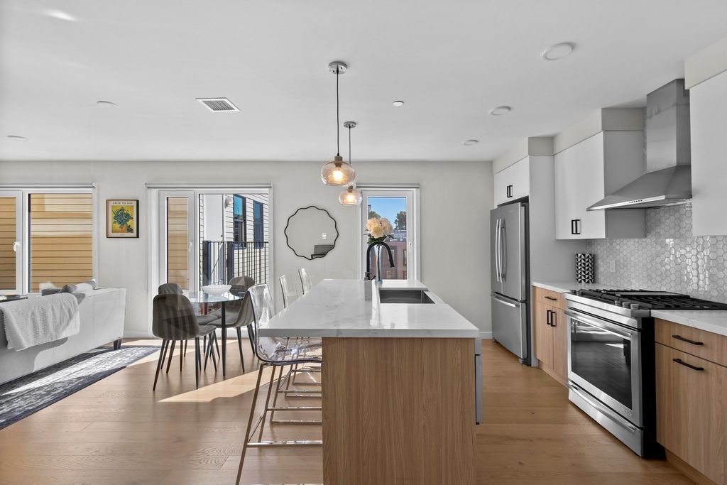 457 W Broadway 411, Boston, MA 02127