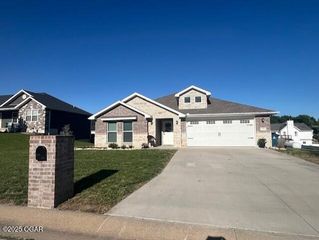 305 Ashmore Drive, Carl Junction, MO 64834