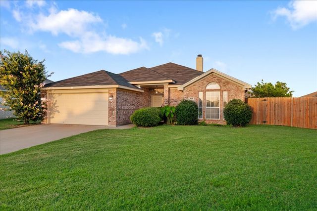 914 La Sierra Drive, Crowley, TX 76036