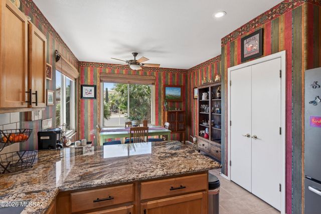 9511 N Twinkling Shadows Way, Tucson, AZ 85743