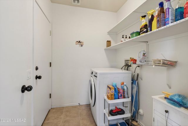 9511 N Twinkling Shadows Way, Tucson, AZ 85743