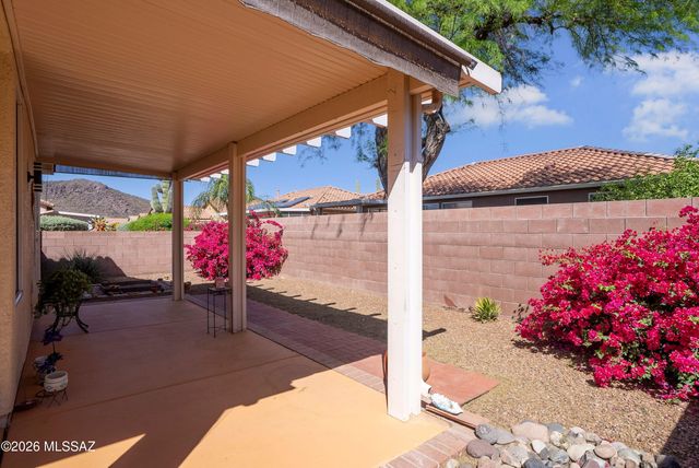 9511 N Twinkling Shadows Way, Tucson, AZ 85743