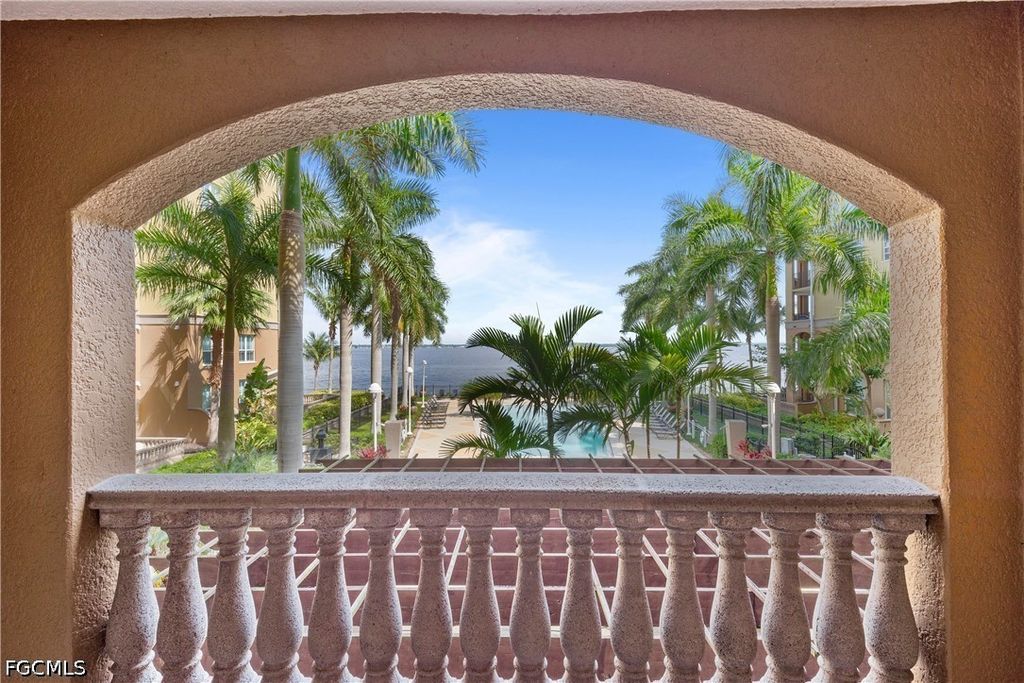 2825 Palm Beach BLVD 210, Fort Myers, FL 33916