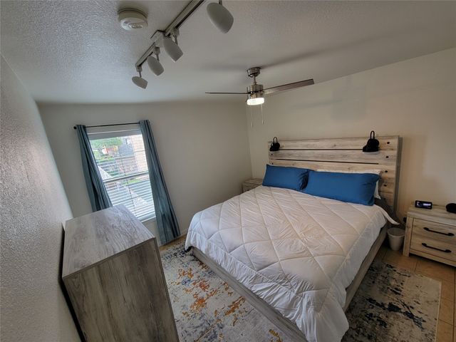 4263 Towne Lake Court, Irving, TX 75061