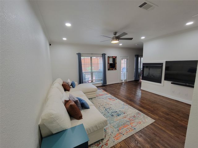 4263 Towne Lake Court, Irving, TX 75061