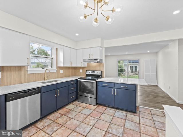 17 BRIARCREEK DR, Voorhees, NJ 08043