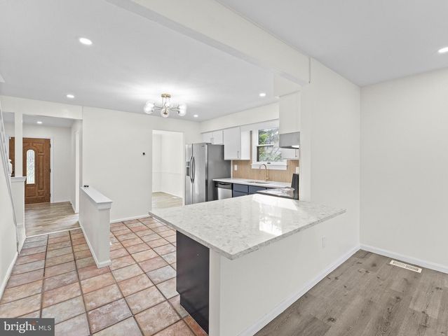 17 BRIARCREEK DR, Voorhees, NJ 08043
